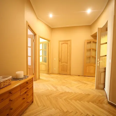 Sunny Two Bedroom *